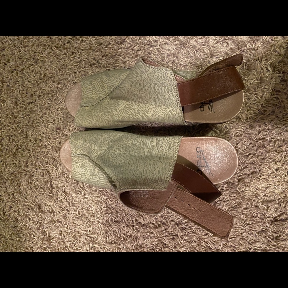 Dansko size 39 sandals